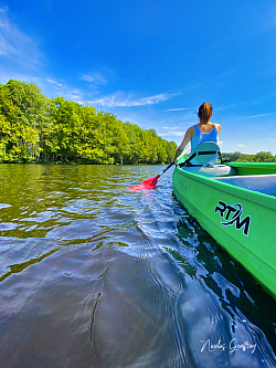 Canoé avec notre partenaire sur le lac de Saint Agan